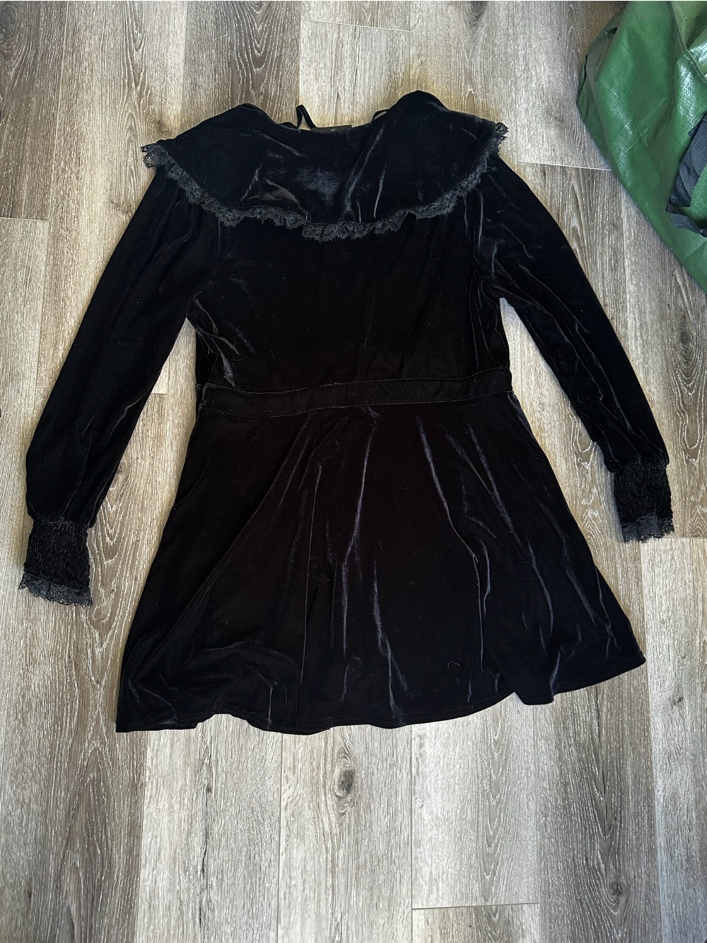 Killstar black velvet dress - Picture 3 of 3